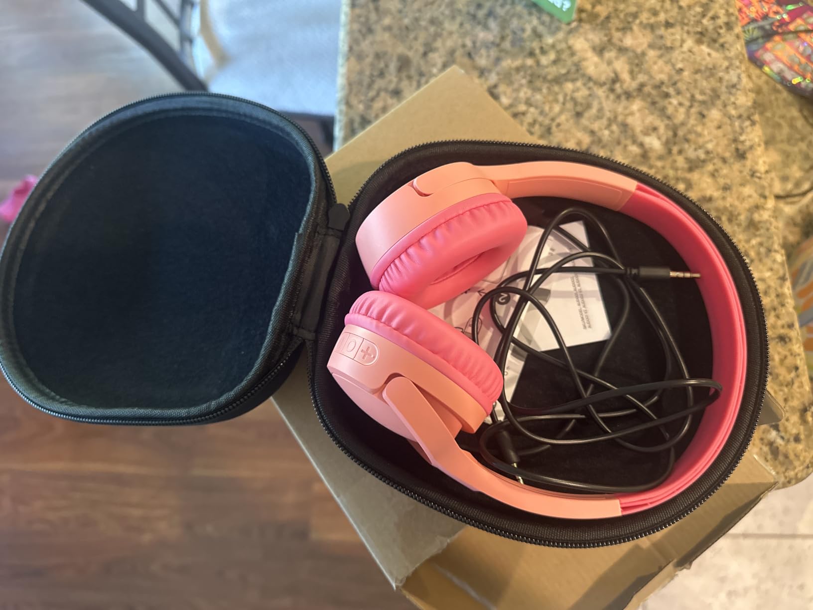 Belkin SoundForm Mini Bluetooth Kids Headphones with Case, 30H Battery Life customer photo 1