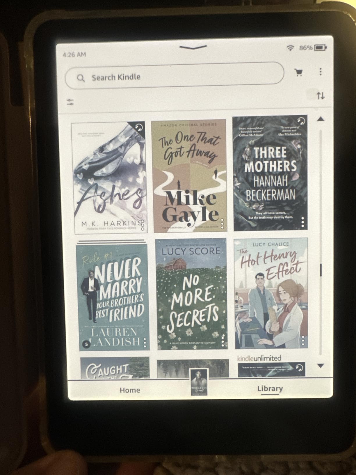 Introducing Amazon Kindle Colorsoft Signature Edition Essentials Bundle including Kindle Colorsoft Signature Edition (32GB)- Black, Plant-Based Leather Cover-Raspberry and Wireless Charging Dock customer photo 2