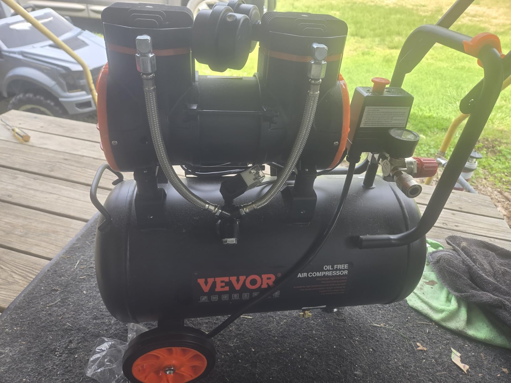 VEVOR Air Compressor, 10 Gallon Steel Tank, 2HP 5.3 CFM@90 PSI Oil Free Air Compressor & Max. 125PSI Pressure, 78dB Ultra Quiet Portable Compressor, for Auto Repair, Tire Inflation, Spray Painting customer photo 2