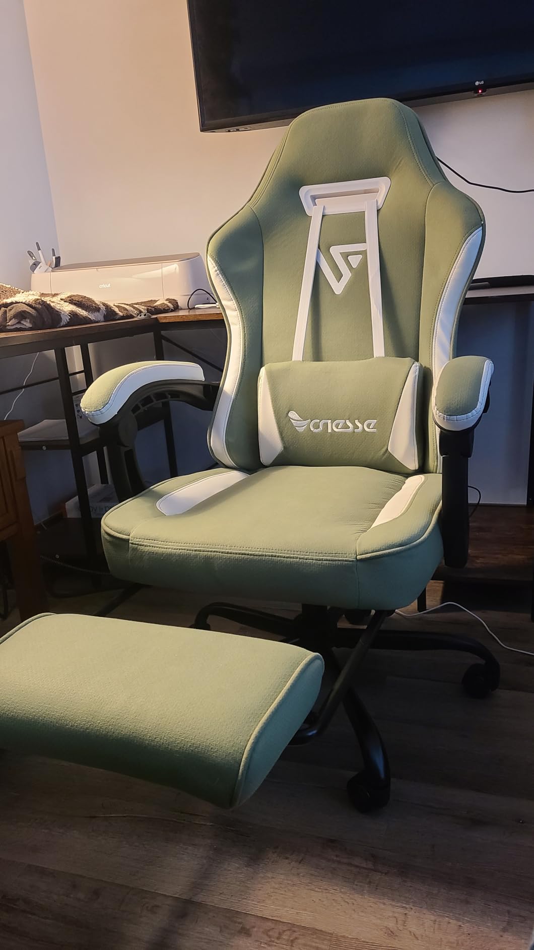 Vonesse Gaming Chair, Desk Chair with Linen Breathable Mesh Fabric, Office Chair with Adjustable Lumbar Support, Computer Chairs with Footrest and Headrest (Black) customer photo 2