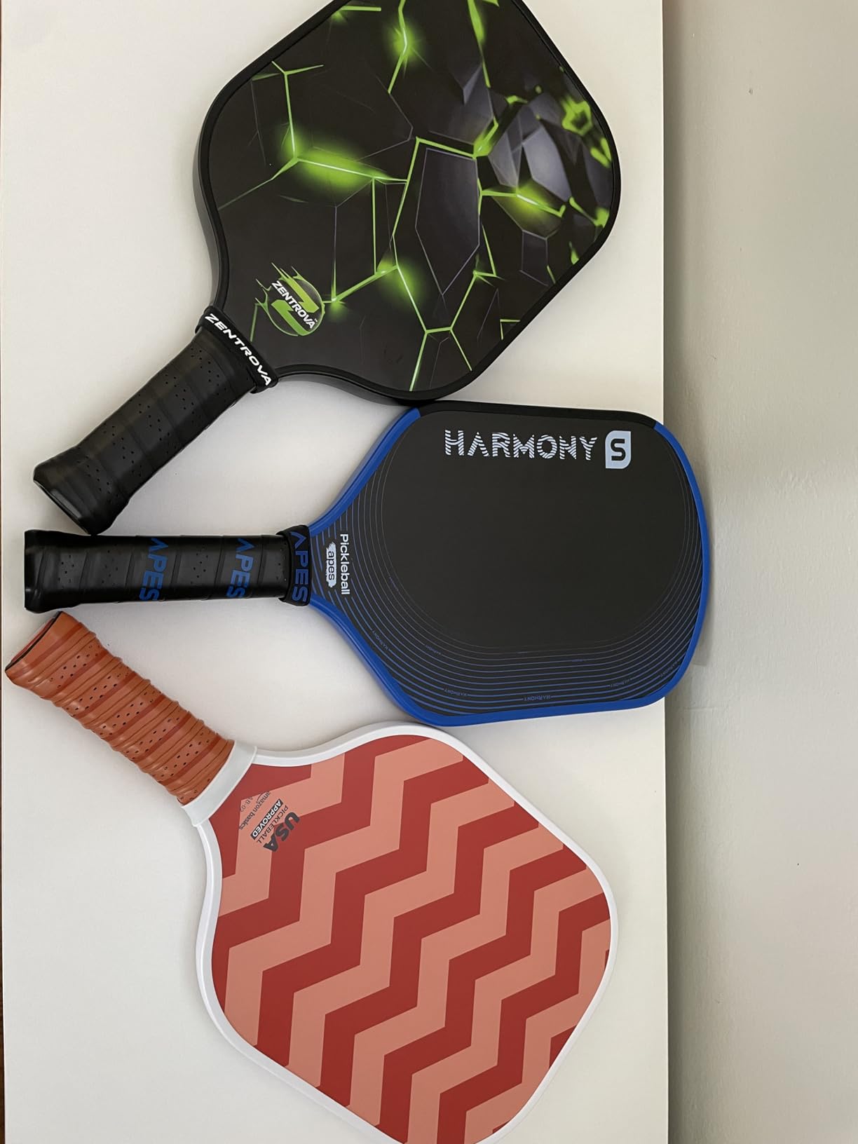 Amazon Basics Pickleball Paddles Set of 2, USAPA Approved Carbon Fiber Paddle with 4 Balls, Lightweight Pickle Ball Rackets, Carry Bag & Grips customer photo 2