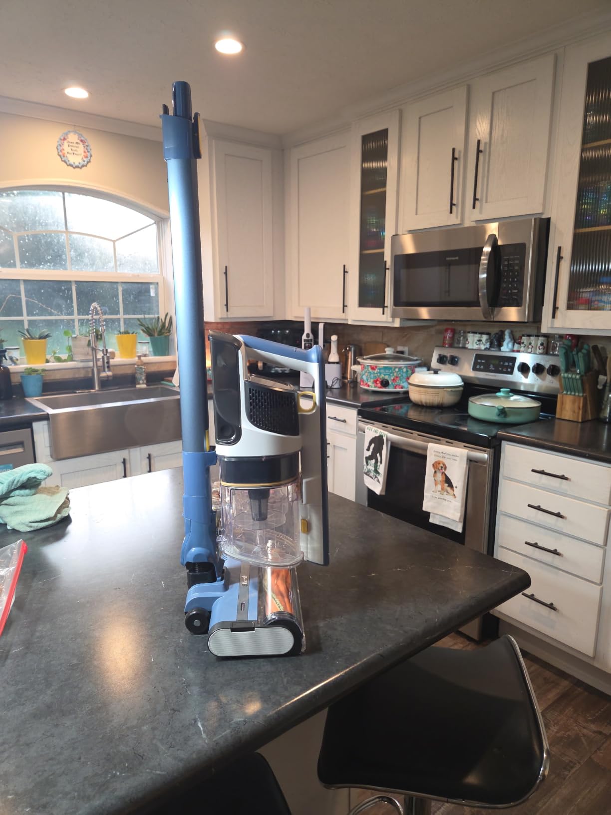 Shark Cordless Pet, Cordless Lightweight Stick Vacuum Cleaner, IY143H customer photo 2