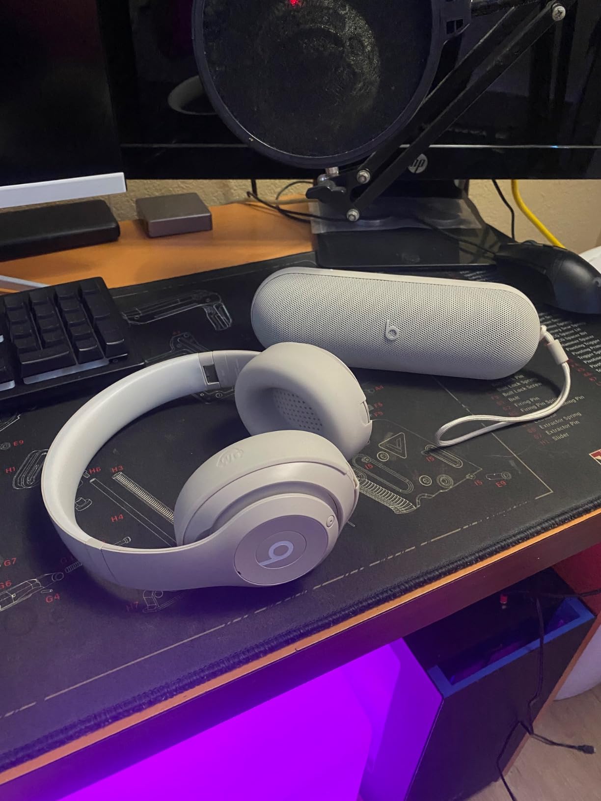 Beats Studio Pro Premium Wireless Over-Ear Headphones- Up to 40-Hour Battery Life, Active Noise Cancelling, Great for Travel & Commuting, USB-C Lossless Audio - Amazon Exclusive Khaki customer photo 1
